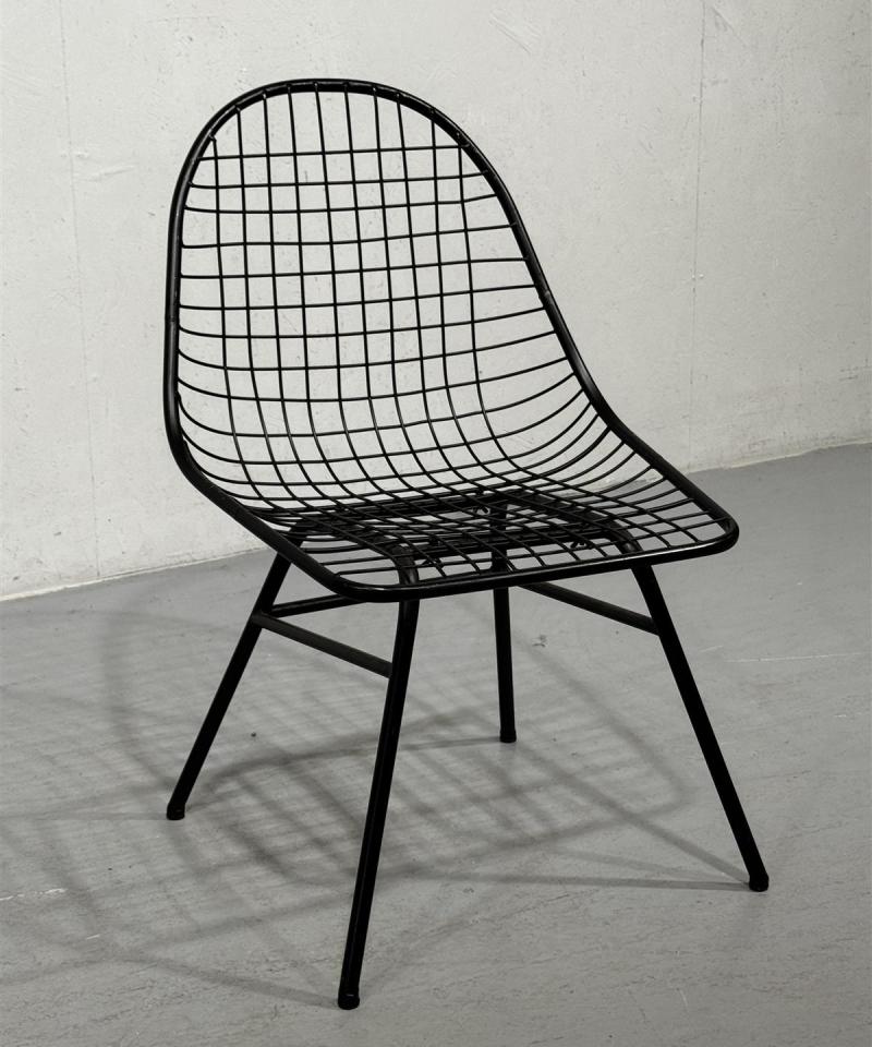 Metallinen tuoli musta