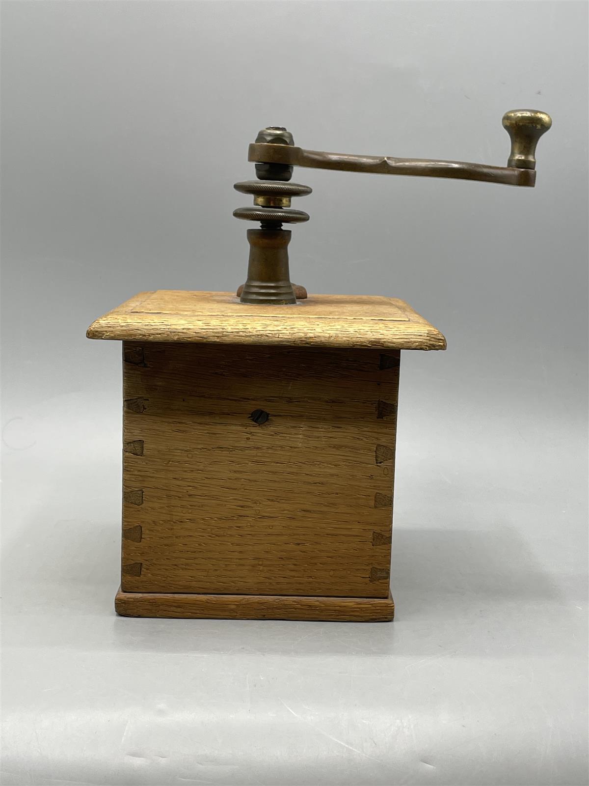 Vintage kahvimylly koriste