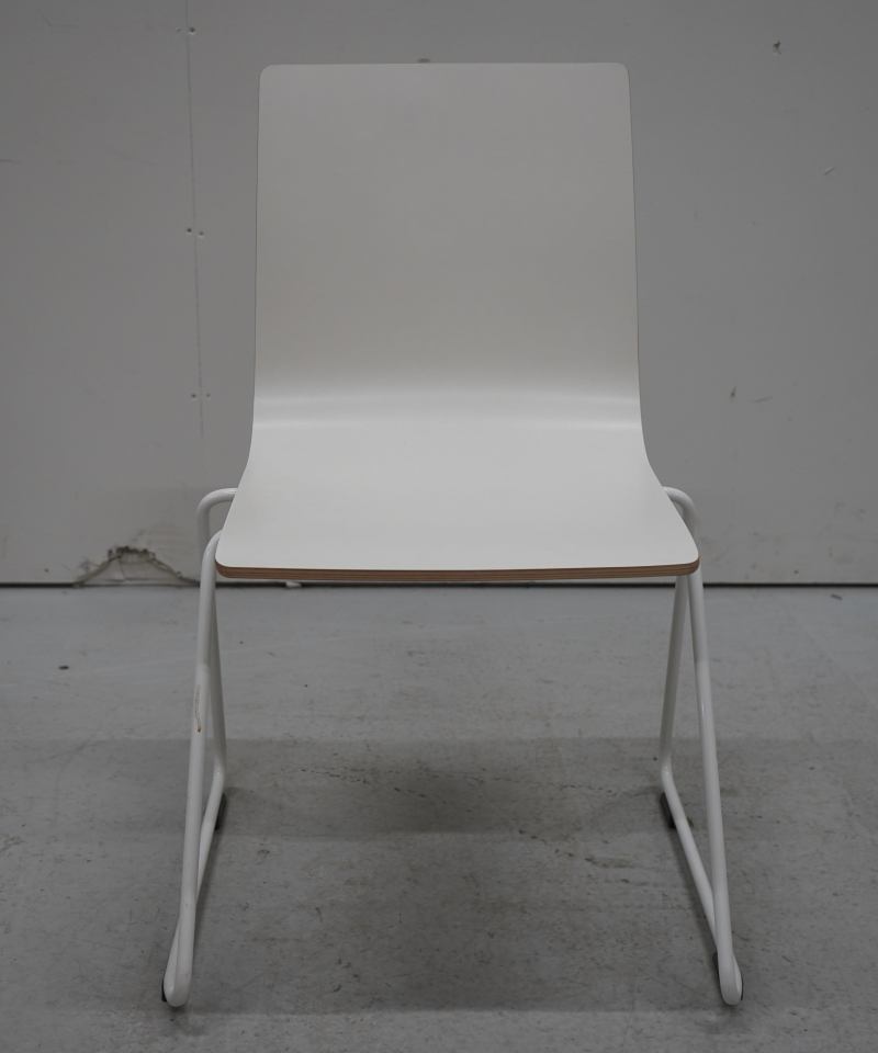 Alternative view of Isku Rudolf tuoli-valkoinen lenkkijalka