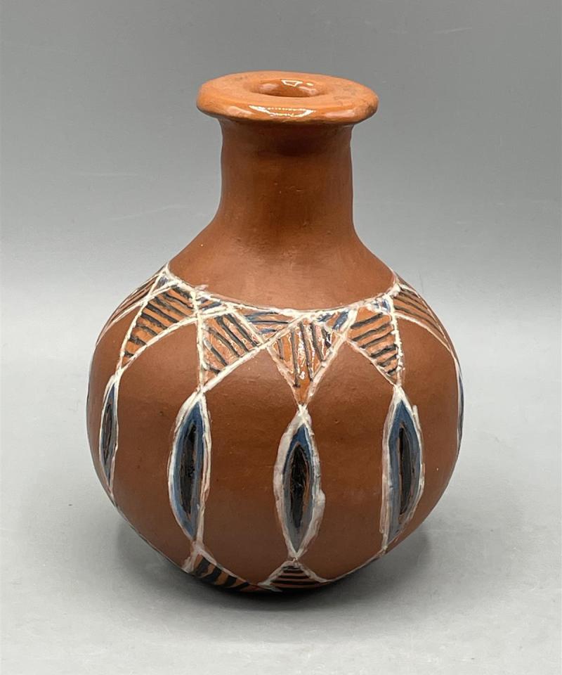 Käsintehty keraaminen maljakko