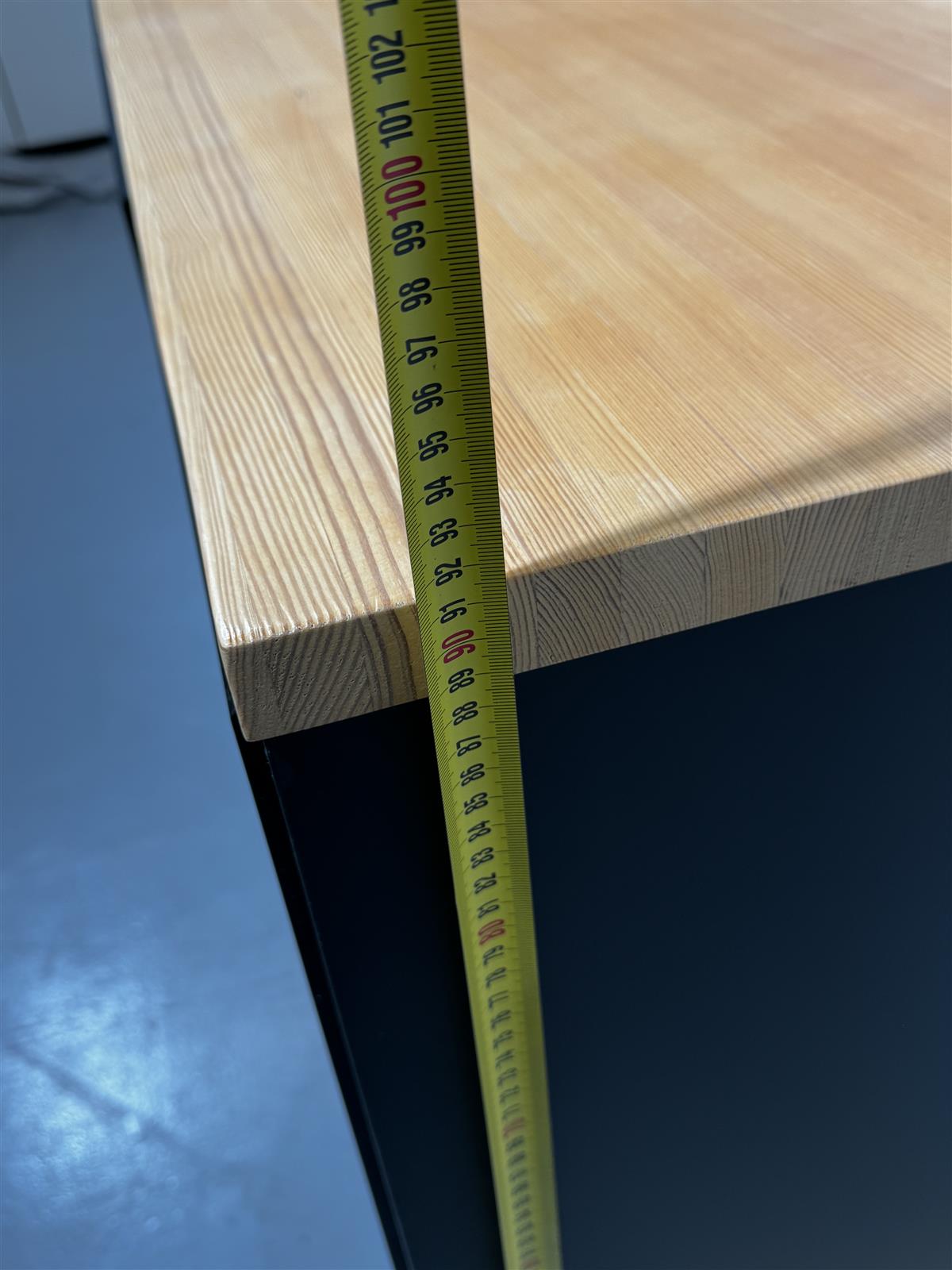 Keittiösaareke puutasolla 164x90 alakaapit