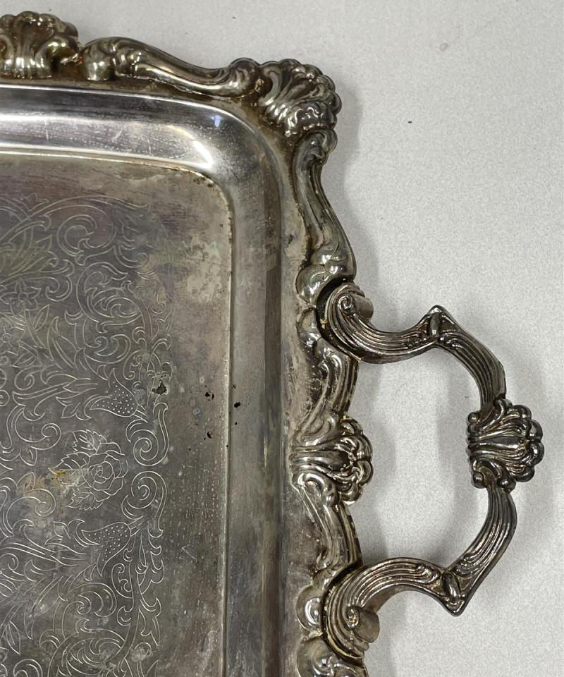 Koristeellinen metallitarjotin