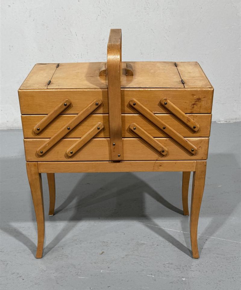 Vintage ompelulaatikko puu