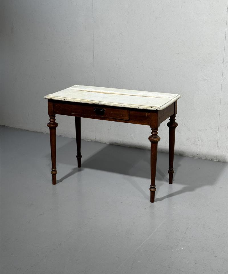 Kustavilainen kirjoituspöytä entisöitäväksi