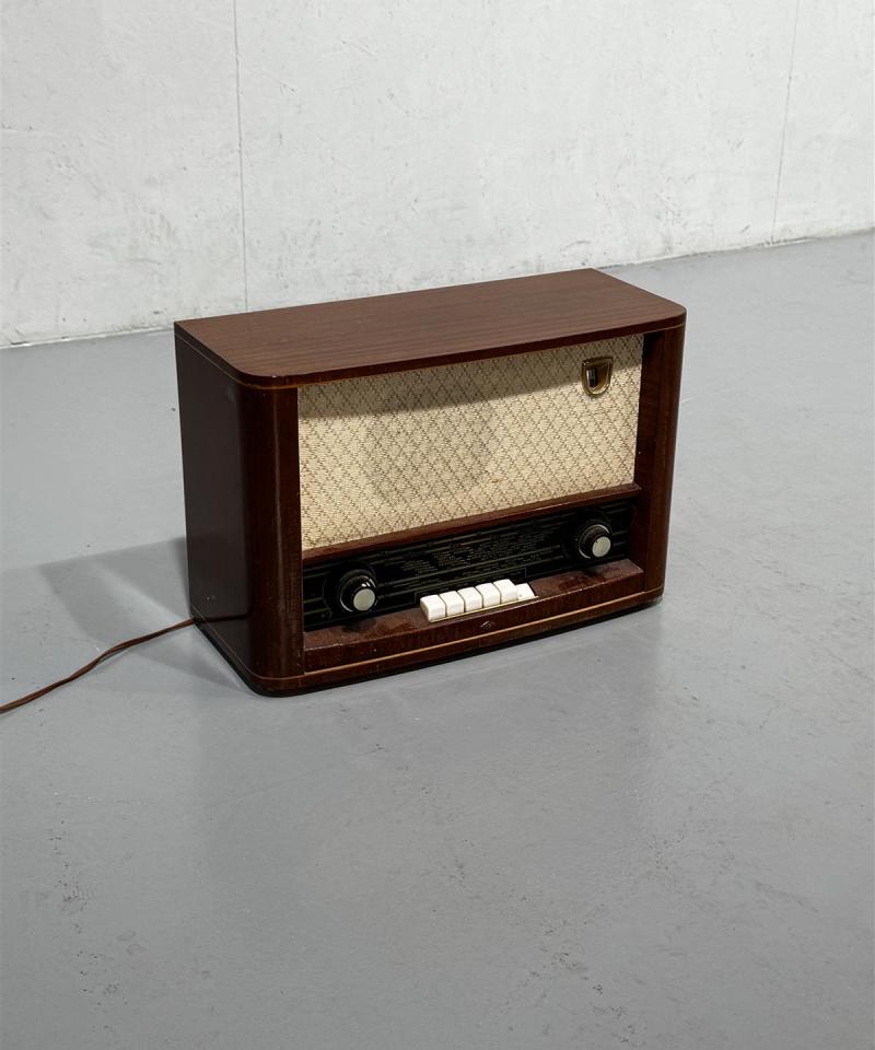 Vintage Fennoseura F 244 V radio