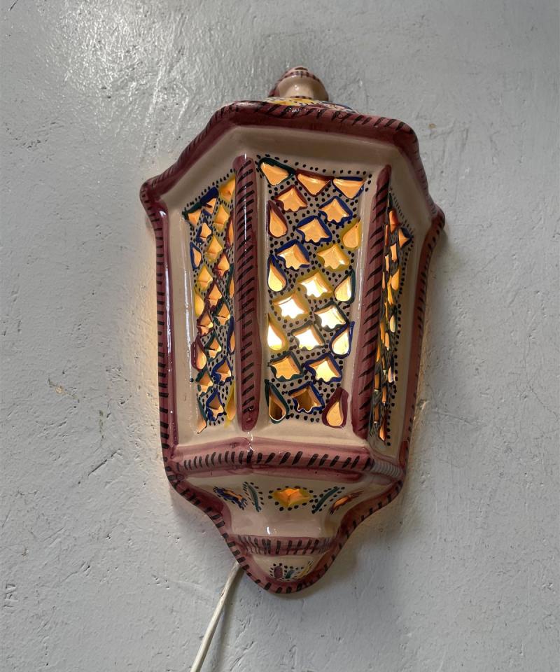 Keraaminen seinävalaisin