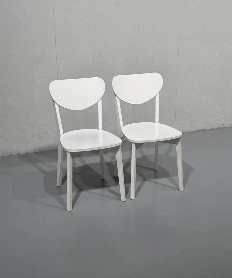 Valkoiset puutuolit (2kpl)