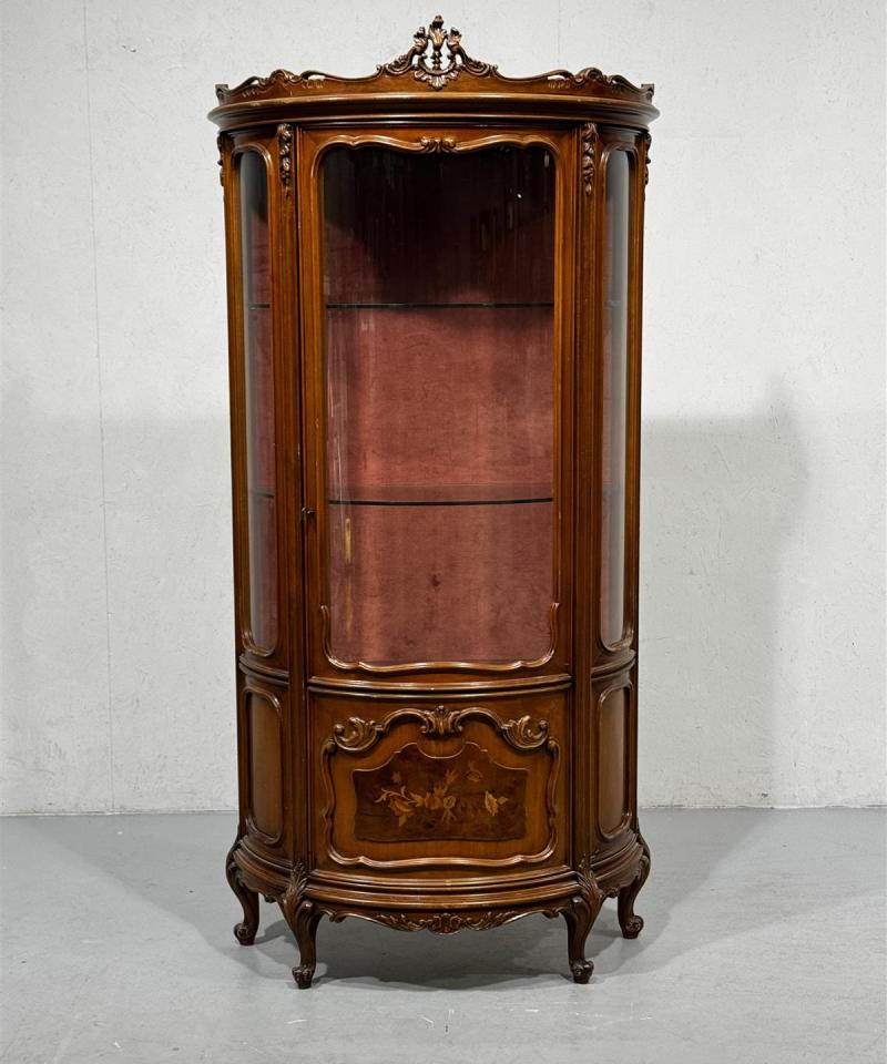 Rokokoo vitriinikaappi