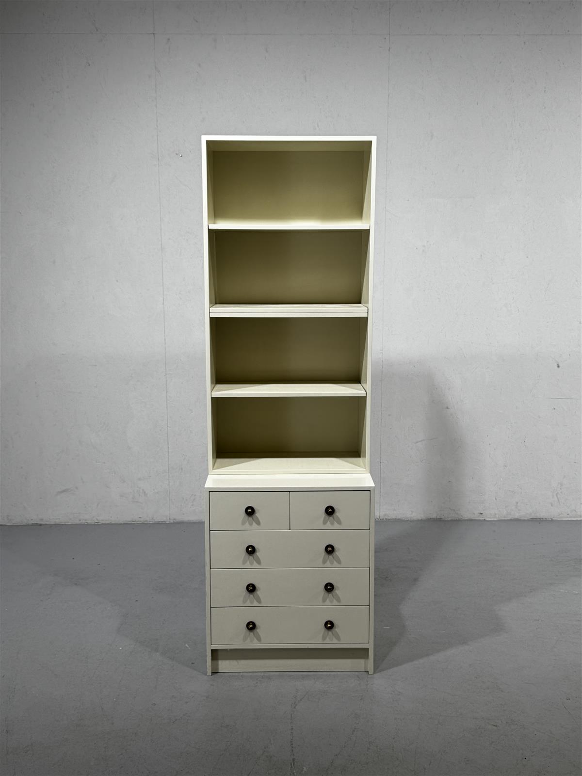 Vintage kirjahylly lipastolla (3 moduulia)