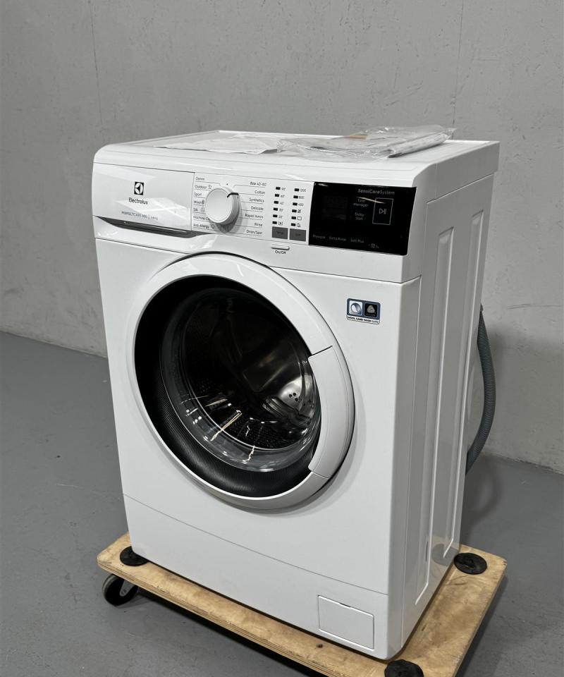 Electrolux PerfectCare 600 kapea pesukone (takuu)