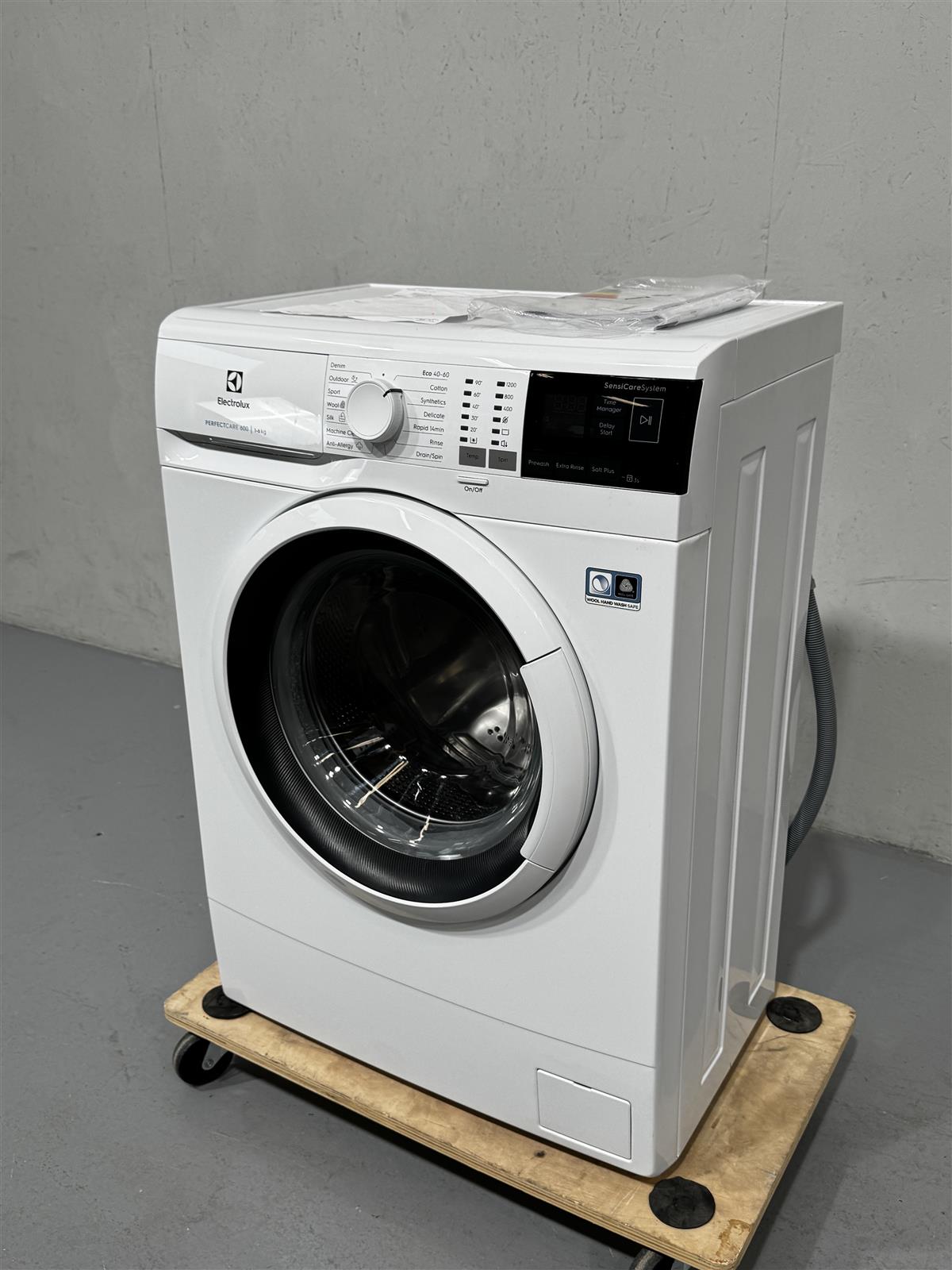 Electrolux PerfectCare 600 kapea pesukone (takuu)