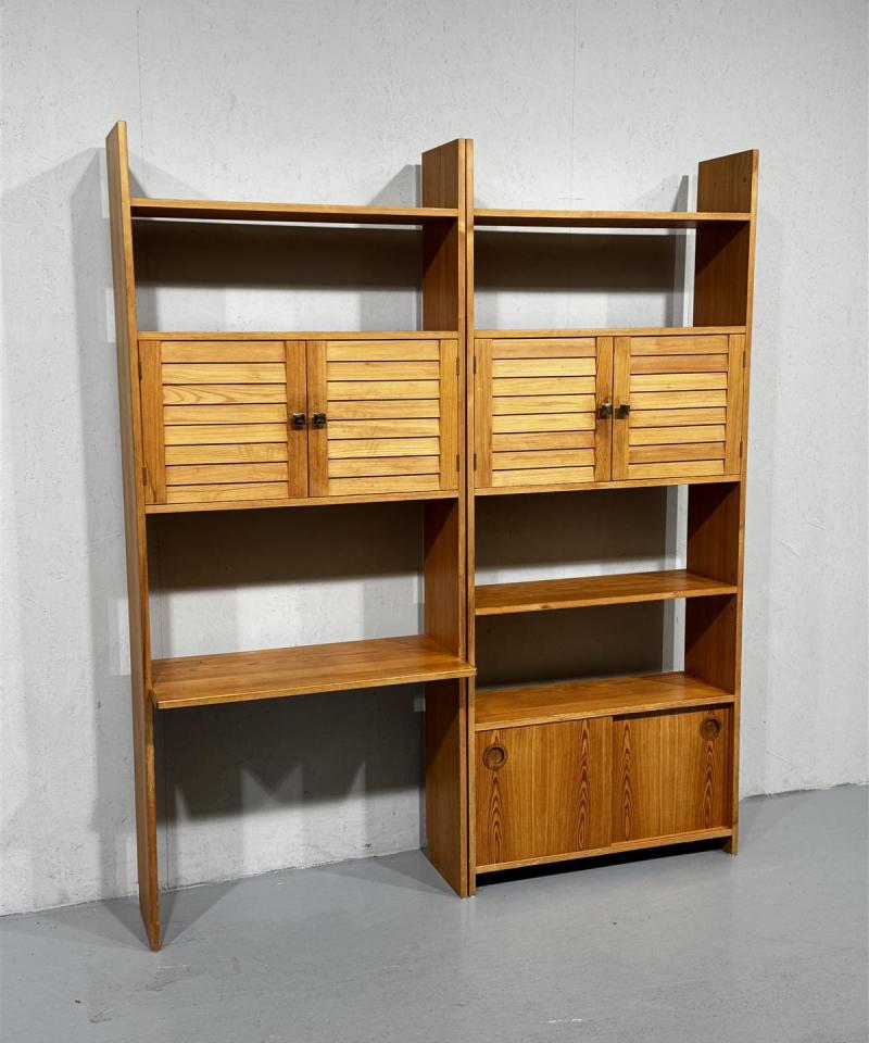 Hyllykkö kaapeilla, puu