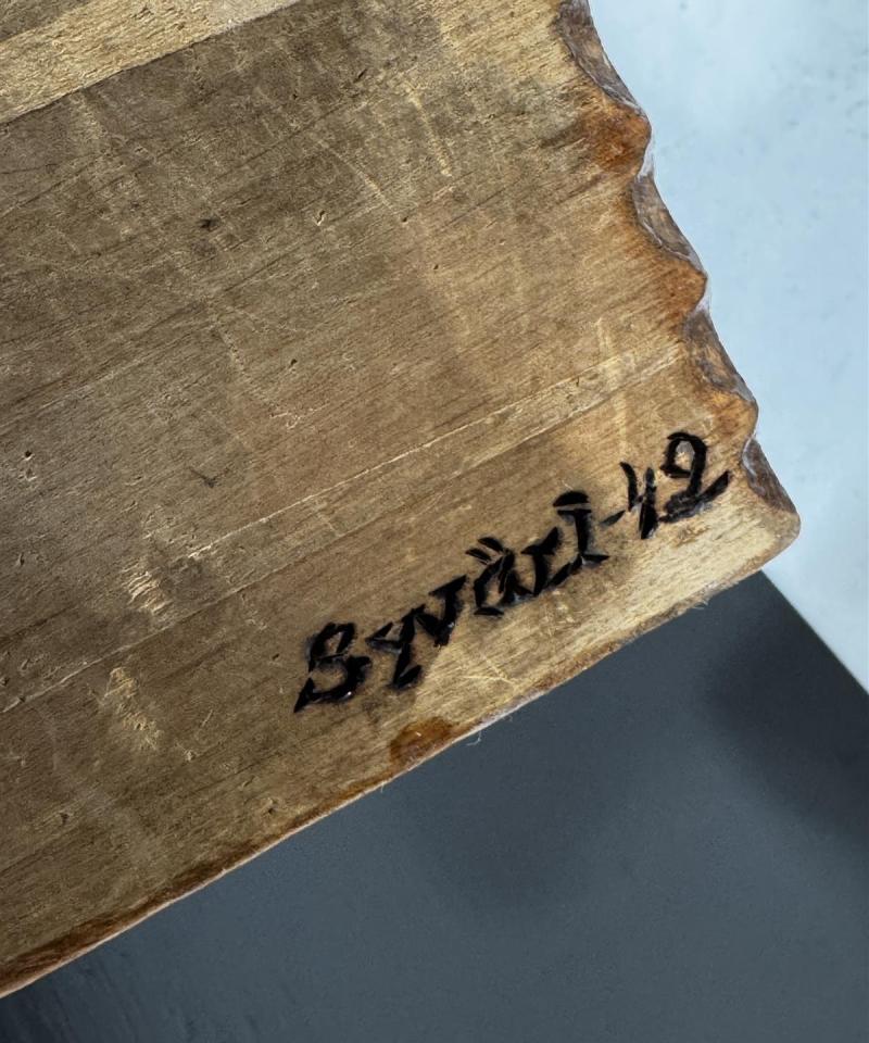 Käsin kaiverrettu laatikko 1942