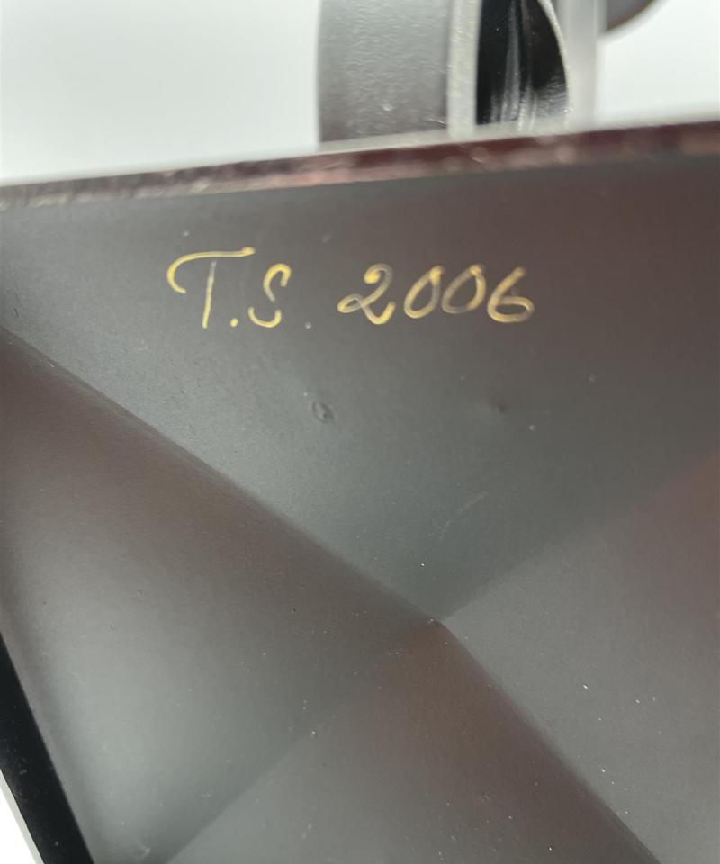 Käsintehty metallinen kynttilänjalka