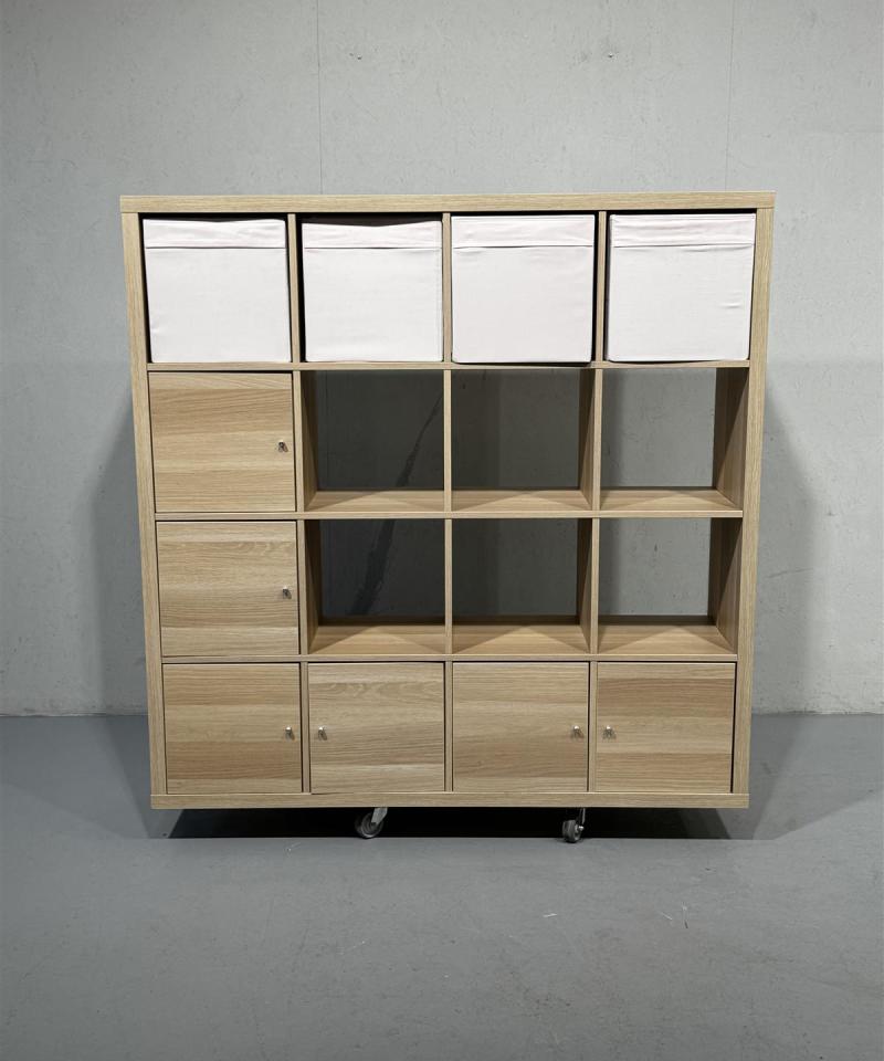 Ikea Kallax hyllykkö kaapeilla