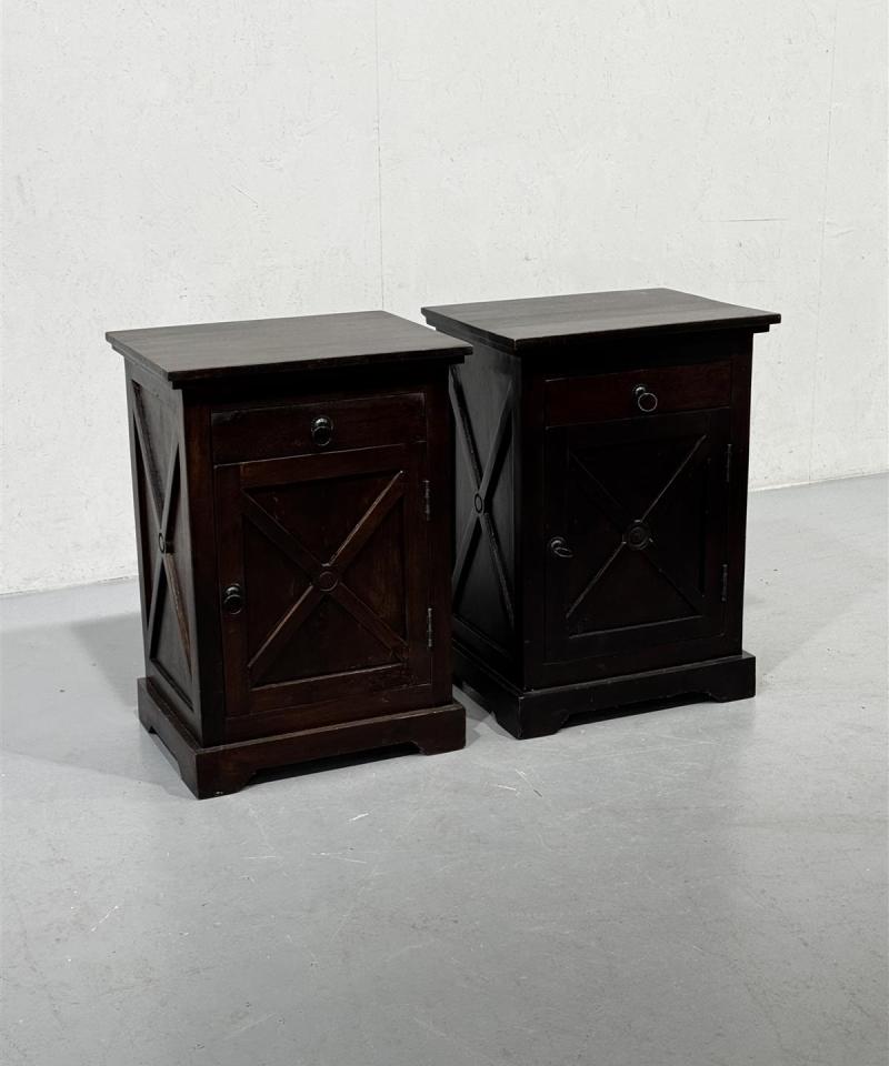 Akaasia yöpöydät (2 kpl)