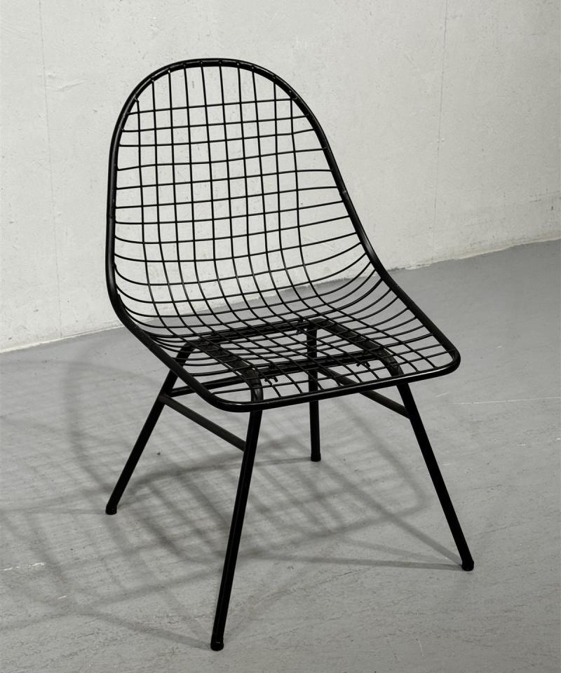 Metallinen tuoli musta