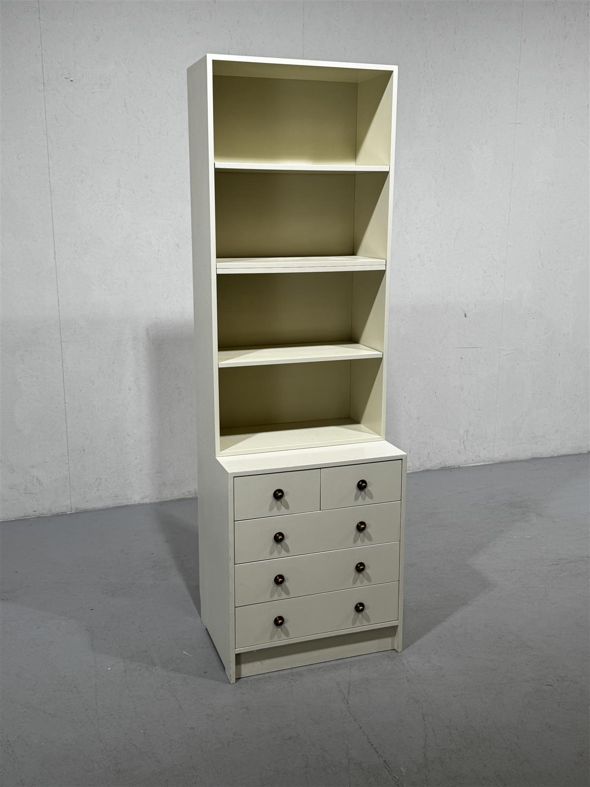 Vintage kirjahylly lipastolla (3 moduulia)