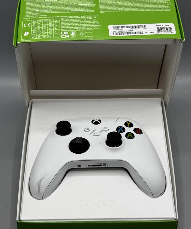 Xbox Wireless Controller Robot White