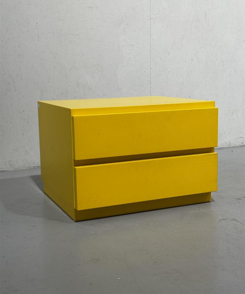 Muurame Kaksonen keltainen yöpöytä