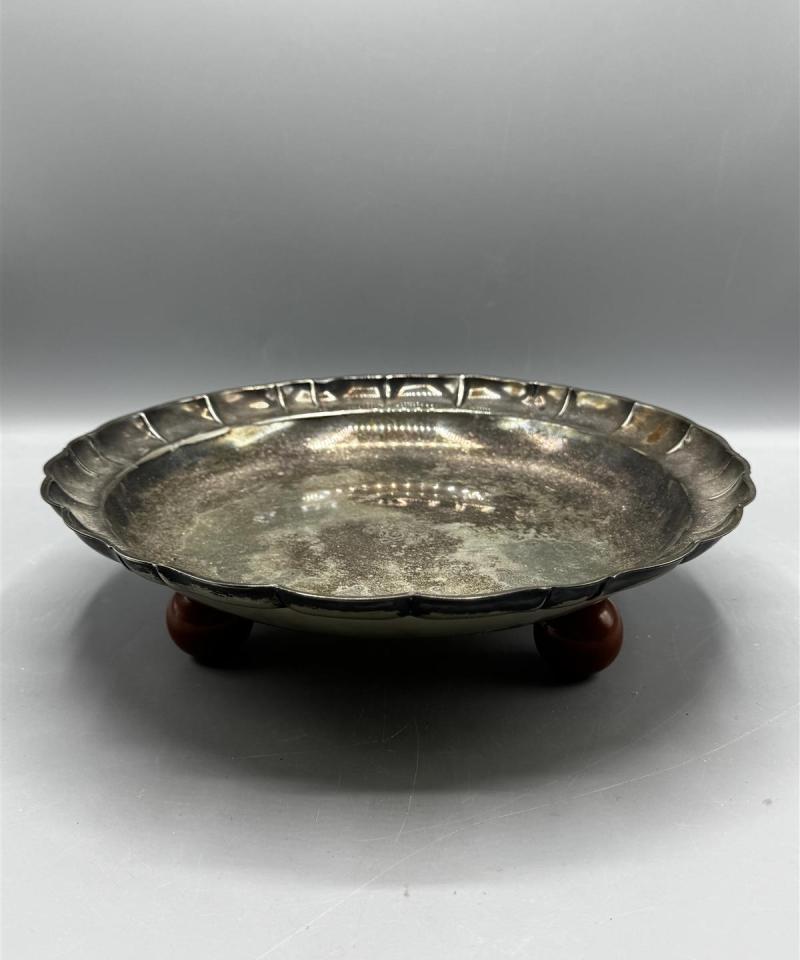 Koristeellinen jalallinen tarjoiluvati (Alpakka)