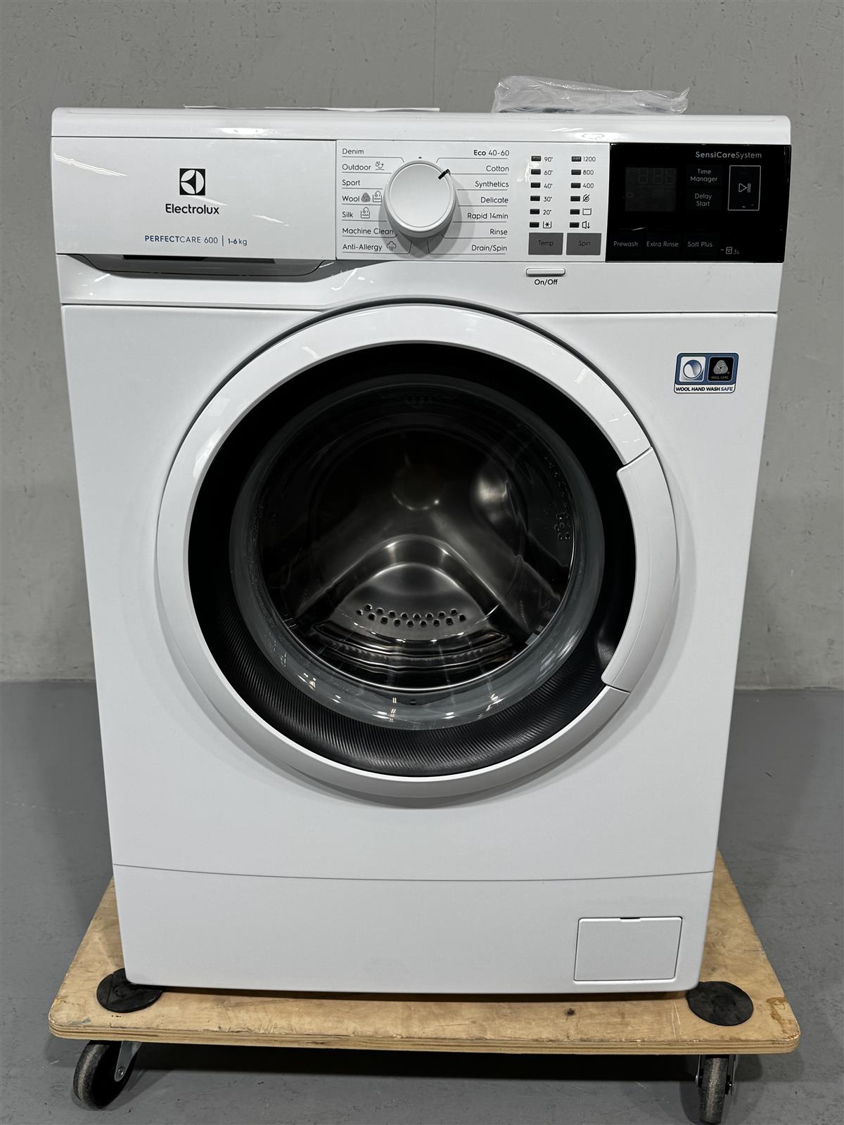 Electrolux PerfectCare 600 kapea pesukone (takuu)
