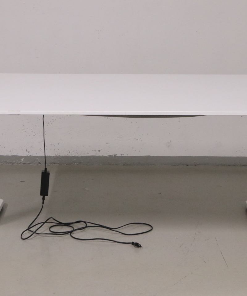 Alternative view of Ikea Bekant sähköpöytä 160*80