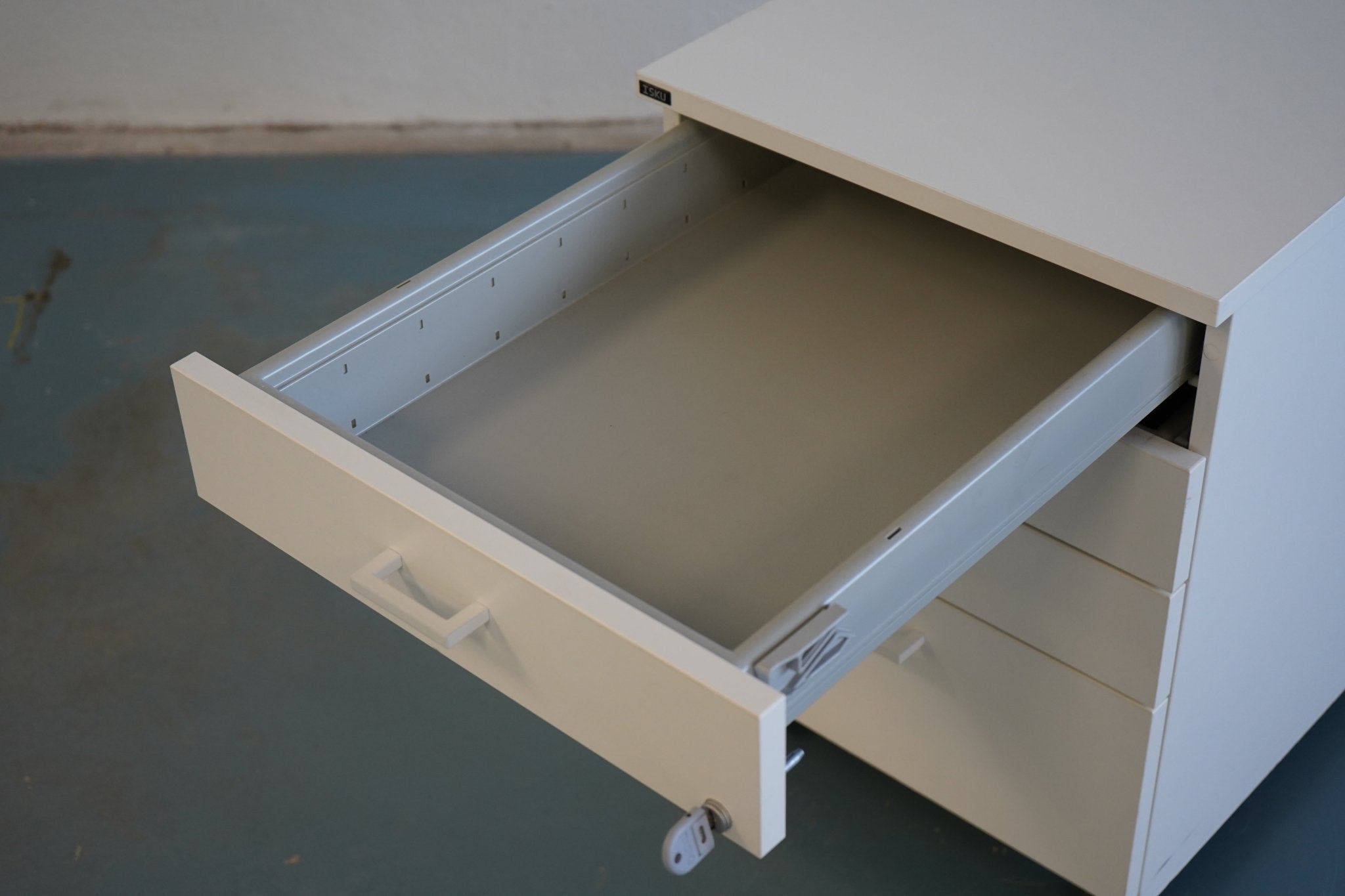 Isku neljäosainen 2007-laatikosto, valkoinen - Image 5