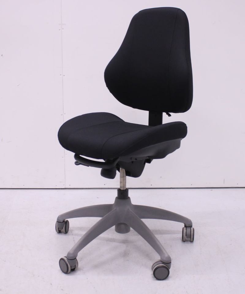 Isku Step uudelleenverhoiltu musta, matala selkänoja