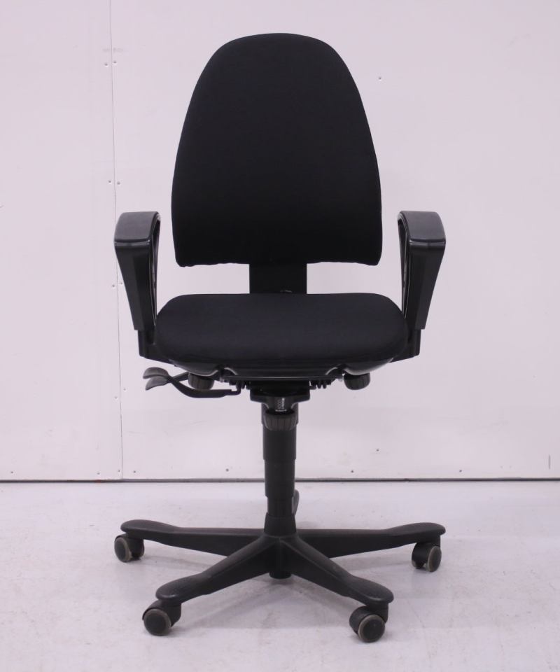 Alternative view of Kinnarps 6000 -työtuoli, uudelleenverhoiltu musta