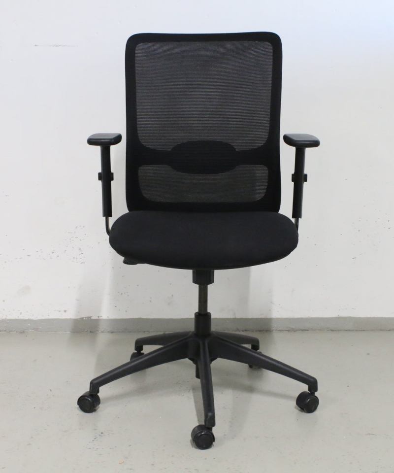 Alternative view of Musta työtuoli verkkoselkänojalla
