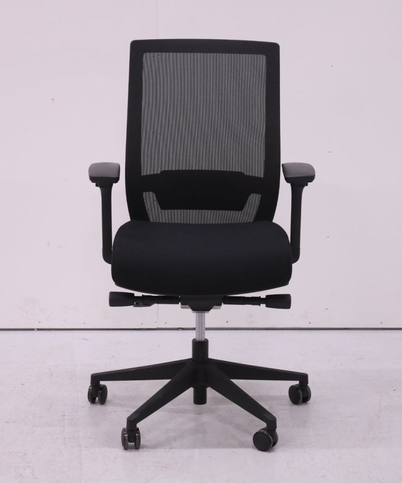 Alternative view of S.K.K AAVA työtuoli, mallikappale