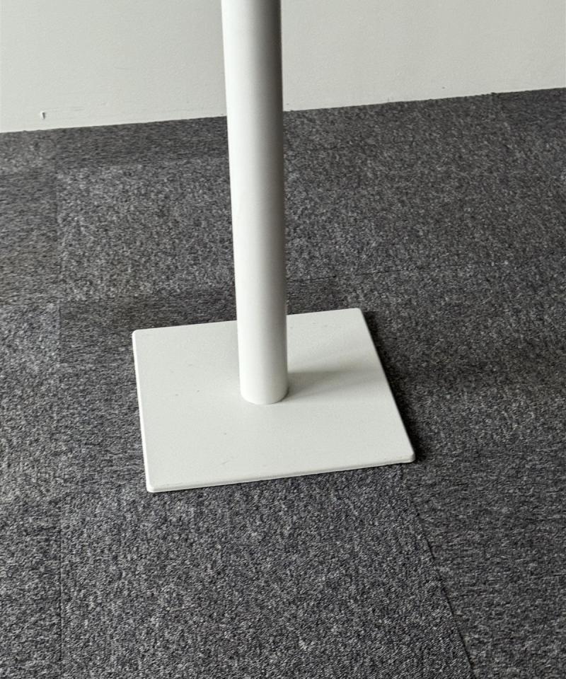 Valkoinen pöytä 70x70cm