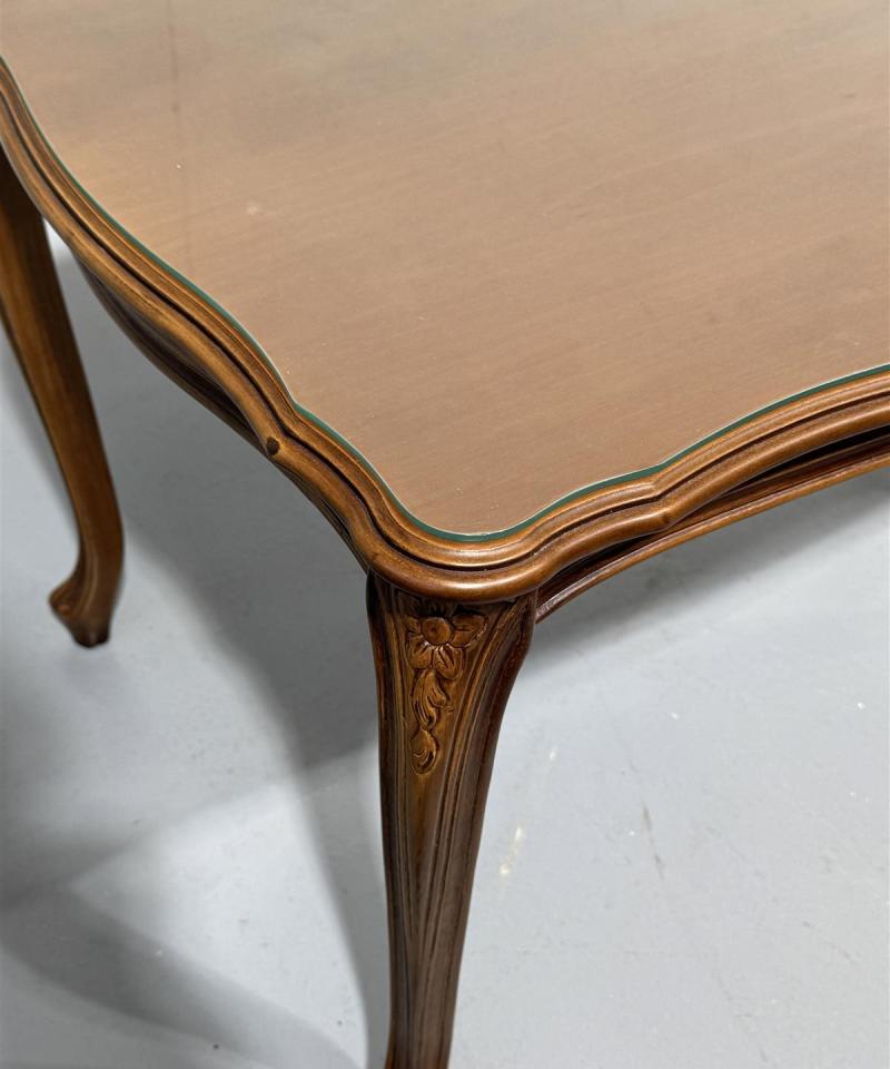 Rokokoo sohvapöytä lasitasolla