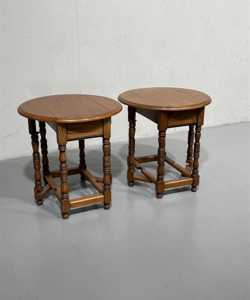 Klassinen pyöreä apupöytä (2kpl)