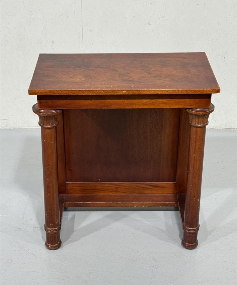 Klassinen sivupöytä