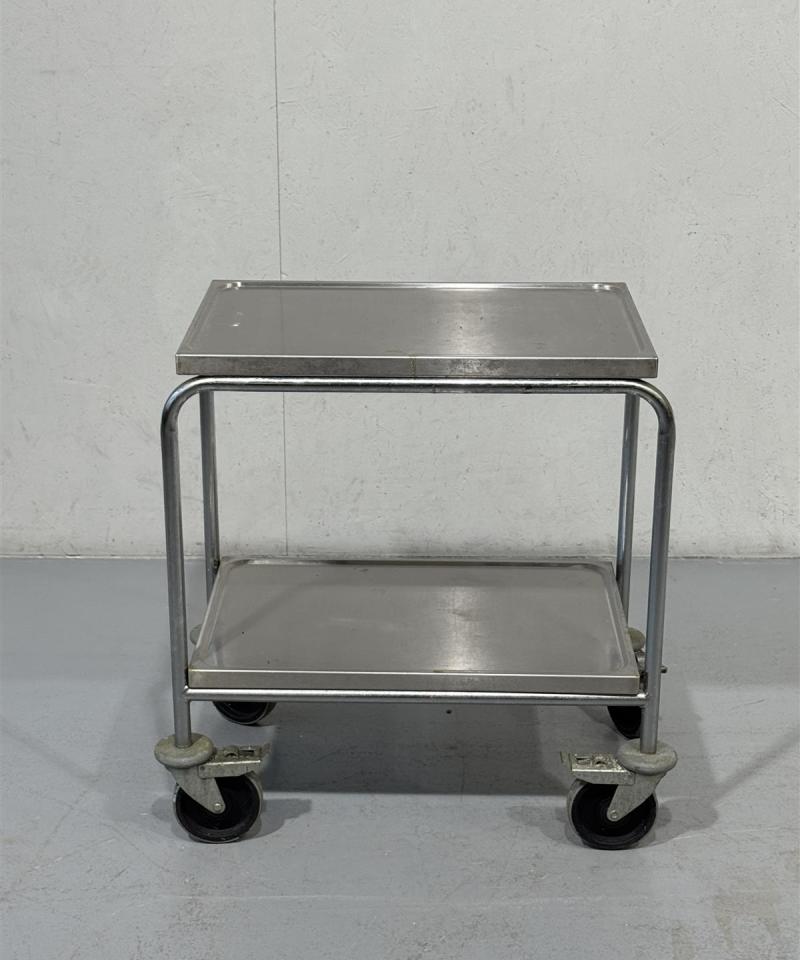 Rosteri pieni tarjoiluvaunu