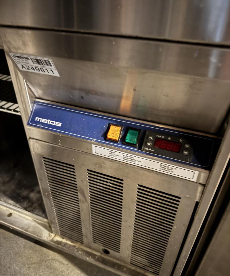 Metos kylmävitriini 80cm