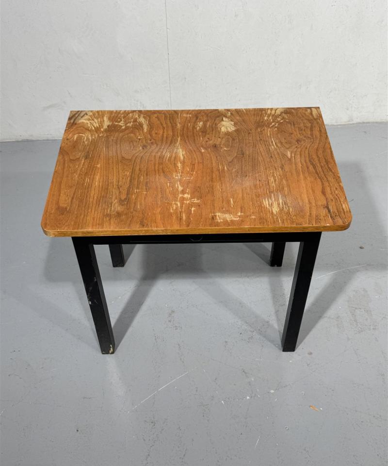 Apupöytä vetolaatikolla