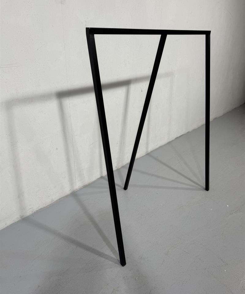 Hay Loop Stand naulakko musta