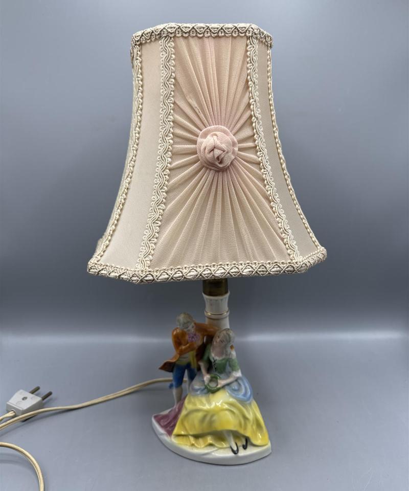 'Vintage pöytävalaisin posliinifiguurilla