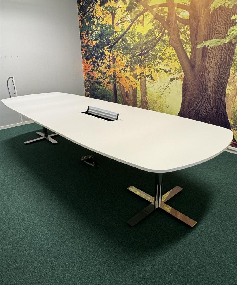 Kinnarps Oberon neuvottelupöytä 200x120cm pistokkeilla