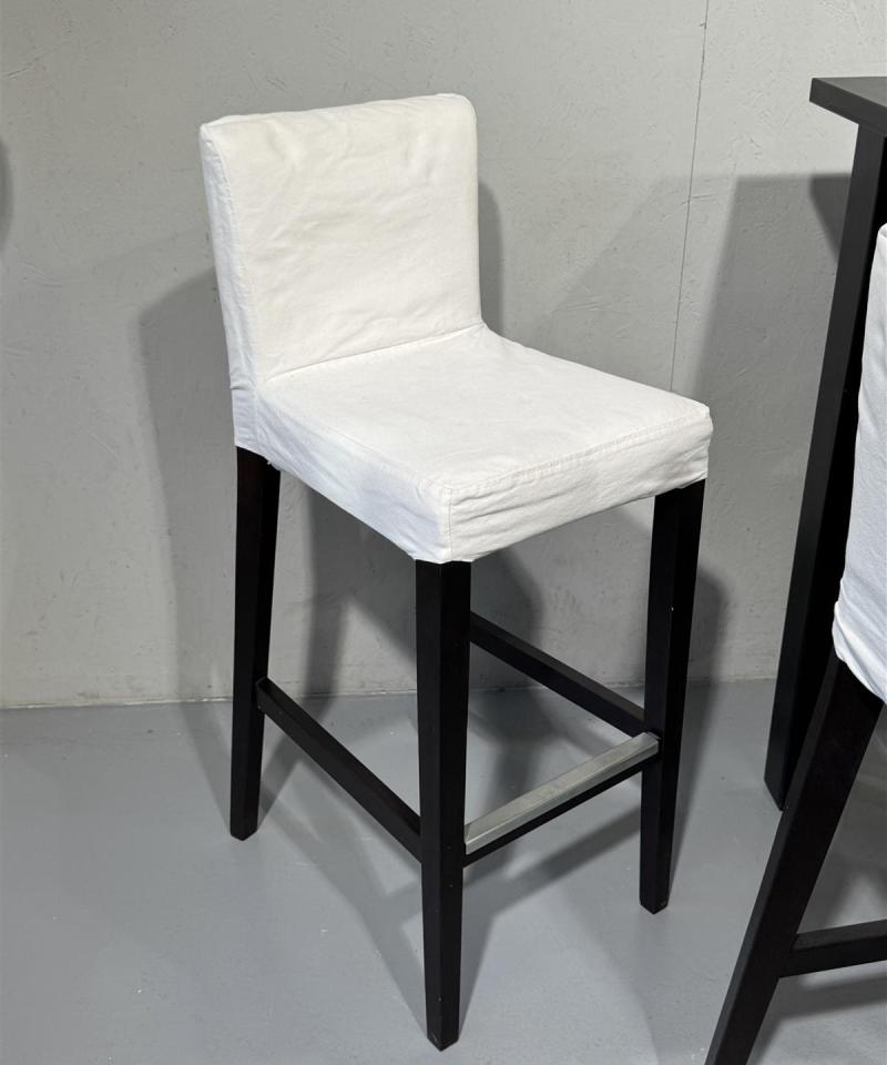 Ikea Henriksdal baaripöytä ja tuolit (4 kpl)