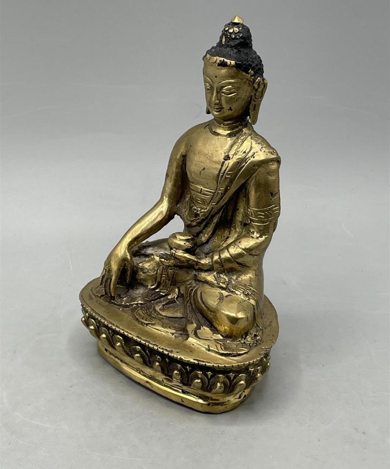 Metallinen Buddha figuuri