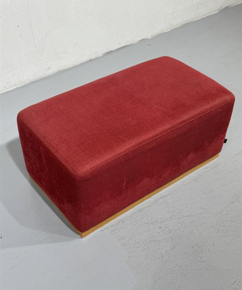 Pedro istuin punainen