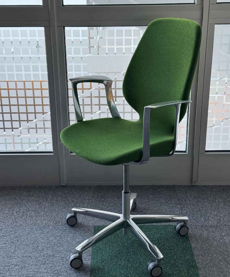 Kinnarps Monroe Toimistotuoli tumman vihreä