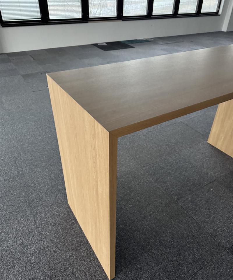 Moderni pöytä 180x80cm