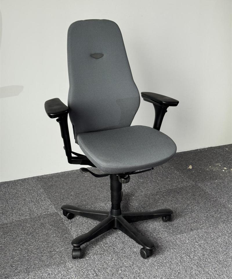 Kinnarps 6000 Free Float toimistotuoli käsinojilla