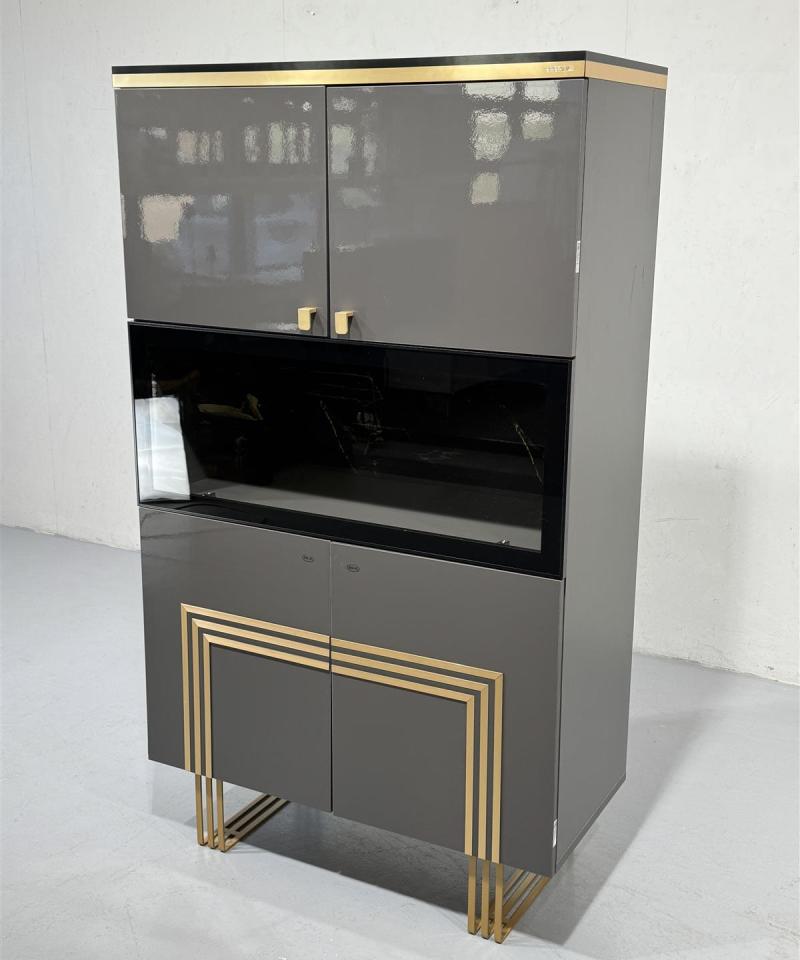 Bellona Carlino kaappi vitriinillä