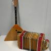 Balalaikka ja harmonikka soitin